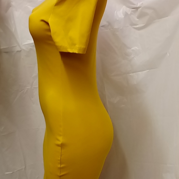 Dresses - Picture 3 of 4